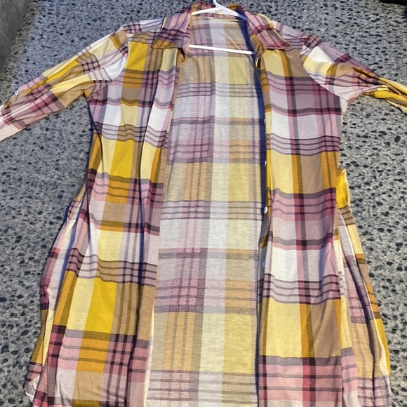 Beautiful flannel long short with sleeves and can be tied up. - Picture 6 of 6